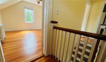105 Bliss Rd, Newport, RI 02840