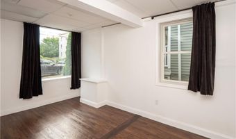 413 High St, Bristol, RI 02809