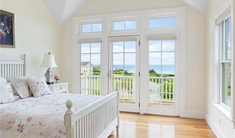 41 Castle Hill Ave, Newport, RI 02840