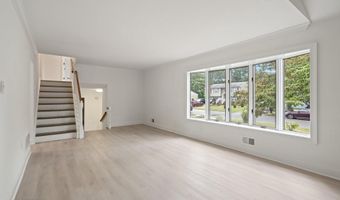 13 Grouse Dr, Bayville, NJ 08721