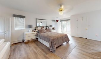 53 Coolidge Ave, Amity Harbor, NY 11701