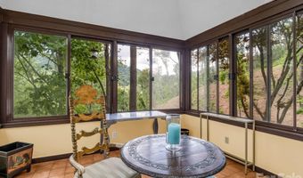 8 Sunny Ridge Dr, Asheville, NC 28804