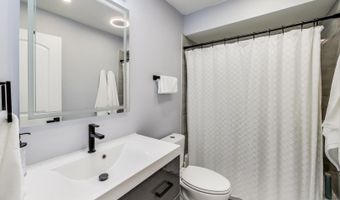 110 S Dunton Ave 2C, Arlington Heights, IL 60005