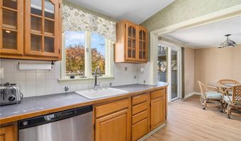 120 Chestnut Ave, Narragansett, RI 02882