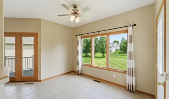 2402 Suncrest Dr, Ames, IA 50014