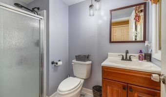 709 Oakhurst Dr, Amherst, OH 44001