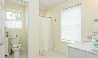 42 Chestnut St 11, Bethel, CT 06801