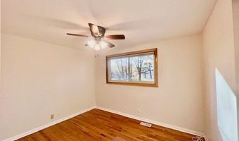 2112 N Kennicott Dr, Arlington Heights, IL 60004