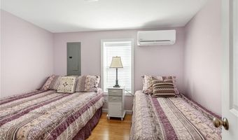 6 Macalder St, Narragansett, RI 02882