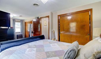 21 Beacon St, Johnston, RI 02919