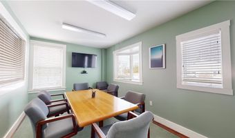 460 E Main Rd, Middletown, RI 02842