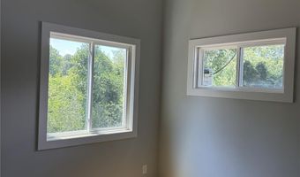 1 Freeport Ln, Asheville, NC 28806
