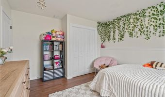 14172 Rockaway Ct, Basehor, KS 66007
