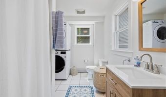 5 Tews Ct, Newport, RI 02840