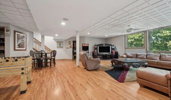 925 N River Rd, Algonquin, IL 60102