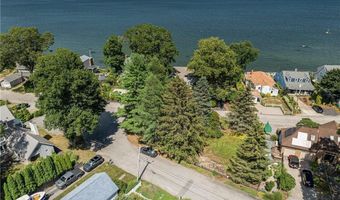 69 Overlook Dr, Warwick, RI 02818