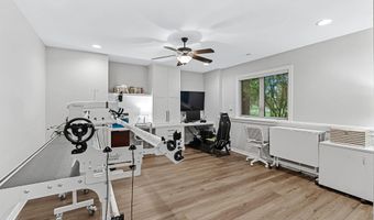 918 E Lakecrest Dr, Andover, KS 67002