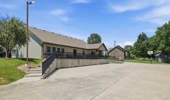 15586 Cedar Ln, Basehor, KS 66007