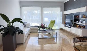 3024 NE 210th St, Aventura, FL 33180