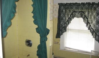 188 Greene Ln, Middletown, RI 02840