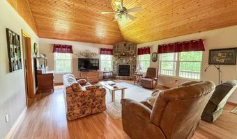 3702 Round House Rd, Aurora, MO 65605
