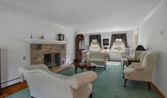 1 E Gate Rd, Danbury, CT 06811