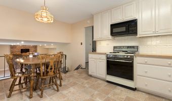 1570 W Goldengate Dr, Addison, IL 60101