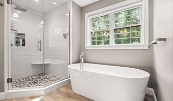 60 Camelot Dr, Bedford, NH 03110
