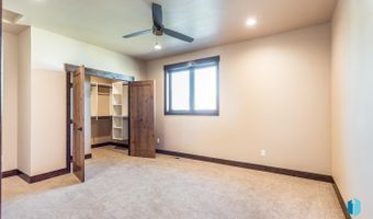 2816 E Sunflower Cir, Brandon, SD 57005