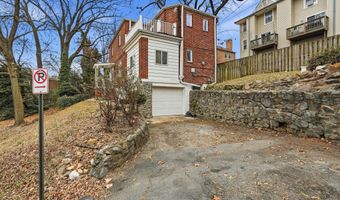 2030 N QUINN St, Arlington, VA 22209