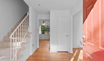 8223 TREEBROOKE Ln, Alexandria, VA 22308