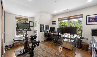 866 Blackberry Ln, Ashland, OR 97520
