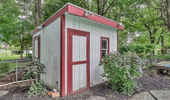 8 Countryside Ct, Amherst, NY 14221