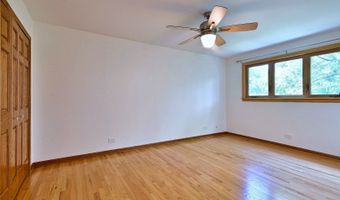 2360 N Drury Ln, Arlington Heights, IL 60004