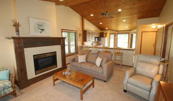 306 Emerald Dr, Arnolds Park, IA 51331