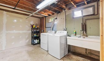 29 Pilgrim Cir, Madison, WI 53711