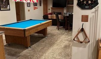 15733 Pine Cir, Basehor, KS 66007