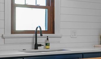 1613 N DIVISION St, Appleton, WI 54911