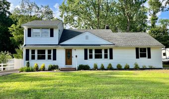 35 Fairview Dr, Middletown, NJ 07748