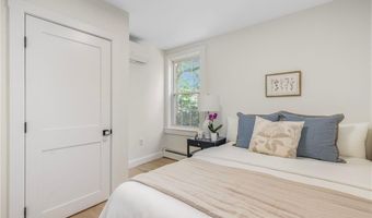 28 Young St 1, Newport, RI 02840