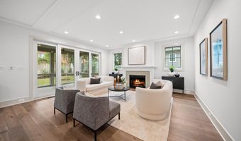 2133 N OAKLAND St, Arlington, VA 22207