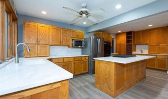 19121 Brewster Rd, Aurora, OH 44202