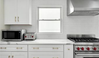 10 Calef Ave, Narragansett, RI 02882