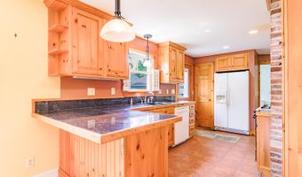 17 Main St, Albion, ME 04910