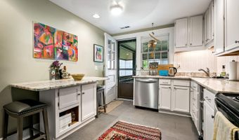 610 SOMERSET Rd 302, Baltimore, MD 21210