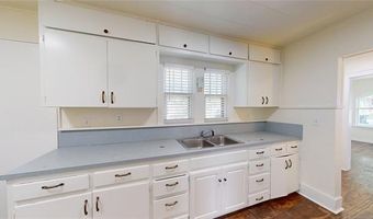 805 E 17th St, Ada, OK 74820
