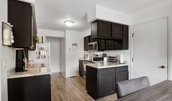 983 10th Ave NW, Altoona, IA 50009