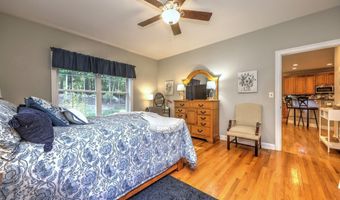 61 Pondview Cir 61, Beacon Falls, CT 06403