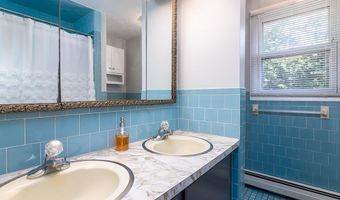 26 High St, North Kingstown, RI 02852