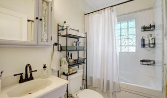 1404 N ROOSEVELT St N, Arlington, VA 22205